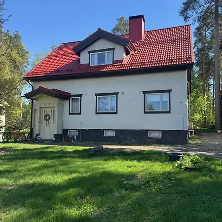 Karhulan Kammari, Oma Sisaeaenkaeynti Ja Wc, Keskusta