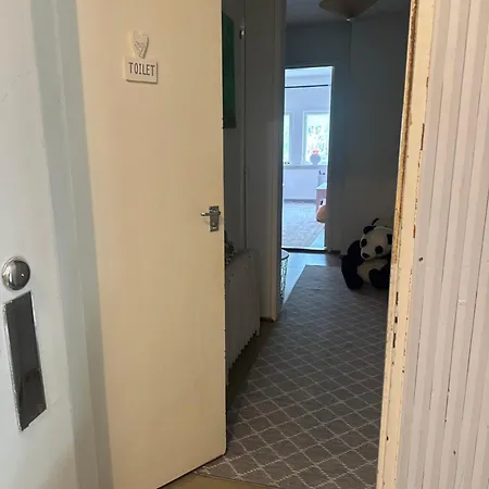 Karhulan Kammari, Oma Sisaeaenkaeynti Ja Wc, Keskusta Affittacamere Valkeakoski