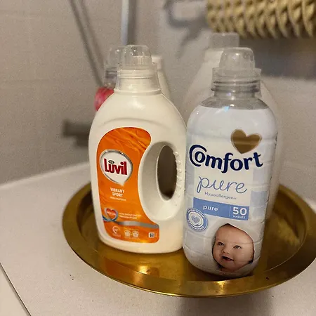 Affittacamere Karhulan Kammari, Oma Sisaeaenkaeynti Ja Wc, Keskusta