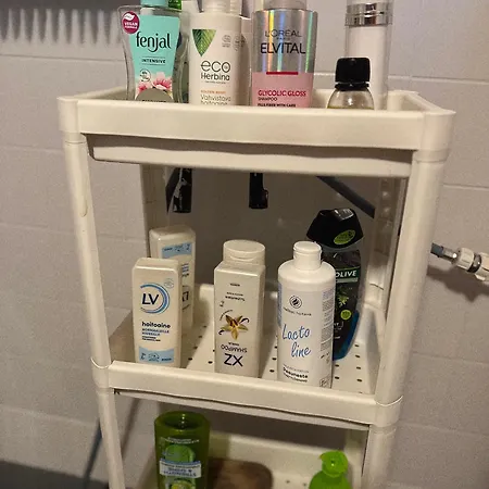 Karhulan Kammari, Oma Sisaeaenkaeynti Ja Wc, Keskusta