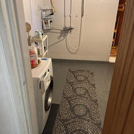 Karhulan Kammari, Oma Sisaeaenkaeynti Ja Wc, Keskusta Affittacamere Valkeakoski