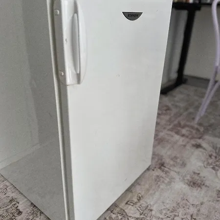 Affittacamere Karhulan Kammari, Oma Sisaeaenkaeynti Ja Wc, Keskusta