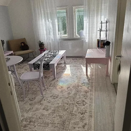 Casa de hóspedes Karhulan Kammari, Oma Sisaeaenkaeynti Ja Wc, Keskusta 3*