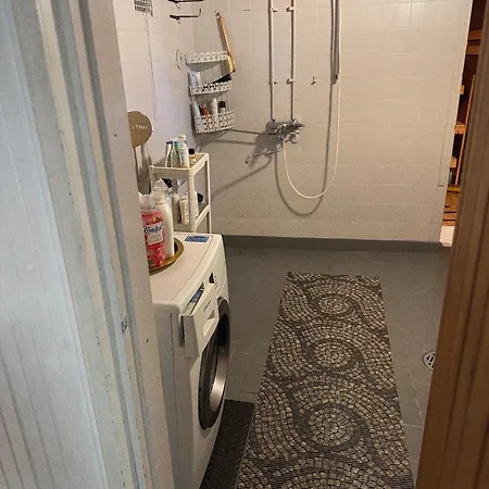 Karhulan Kammari, Oma Sisaeaenkaeynti Ja Wc, Keskusta Casa de hóspedes 3*